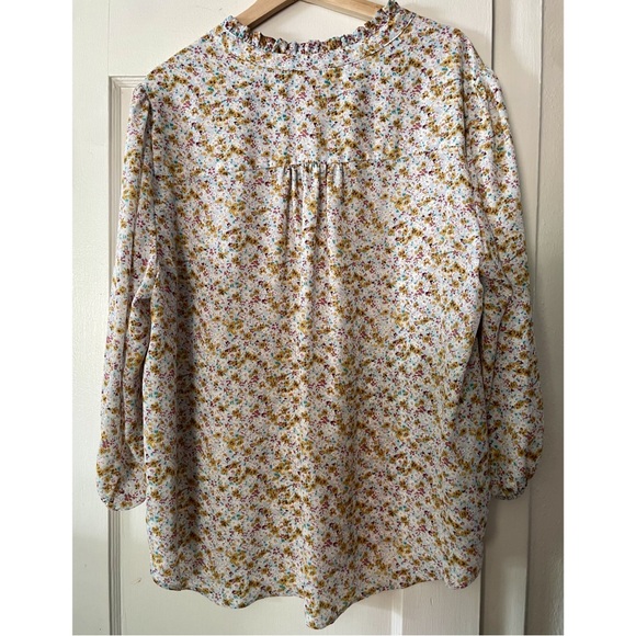 Carolina Belle Floral Blouse w/ tie neck & elastic cuffs Plus size - 1X - Picture 2 of 6
